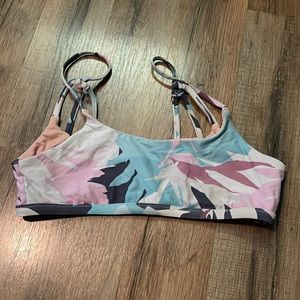 O’Neill girls top. No tag fits 12/14